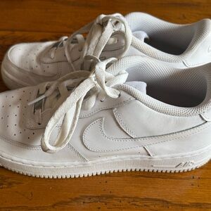 Nike White Sneakers Classic Low-Top Design